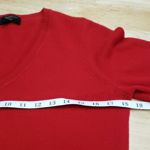 100% Cashmere V-neck Sweater - Picture 3 of 7